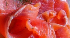 Contaminants dans le saumon fumé : les labels ont encore des progrès à faire