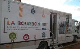 Aide gratuite pour tous : La Bourbon’ net  bus numérique itinérant